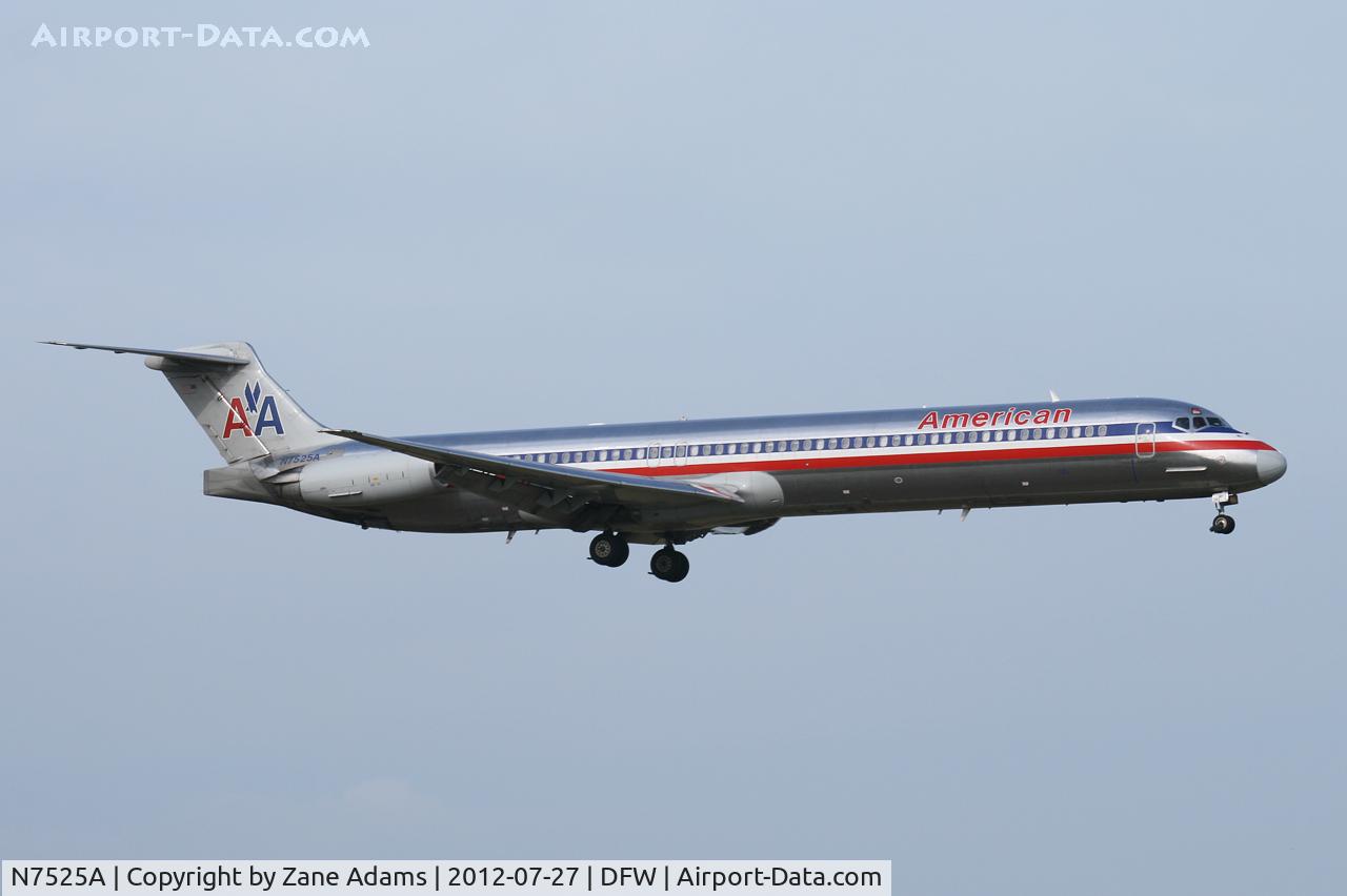 N7525A, 1990 McDonnell Douglas MD-82 (DC-9-82) C/N 49917, American Airlines landing at DFW Airport