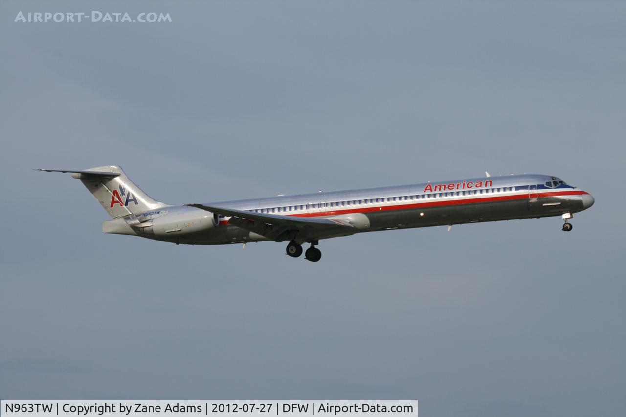 N963TW, 1999 McDonnell Douglas MD-83 (DC-9-83) C/N 53613, American Airlines landing at DFW Airport