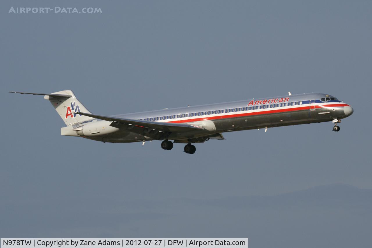 N978TW, 1999 McDonnell Douglas MD-83 (DC-9-83) C/N 53628, American Airlines Landing at DFW Airport