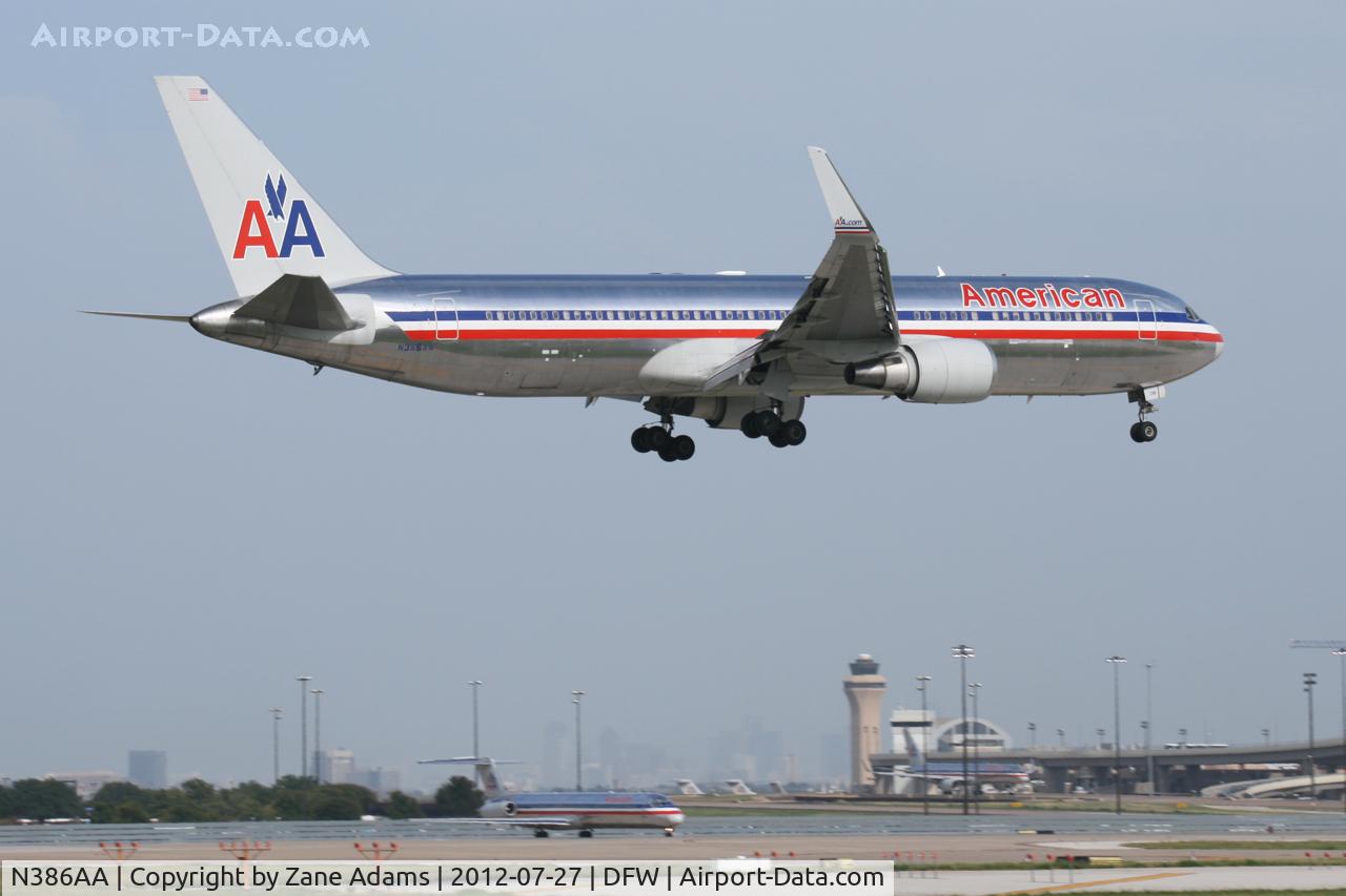 N386AA, 1994 Boeing 767-323/ER C/N 27060, American Airlines Landing at DFW Airport