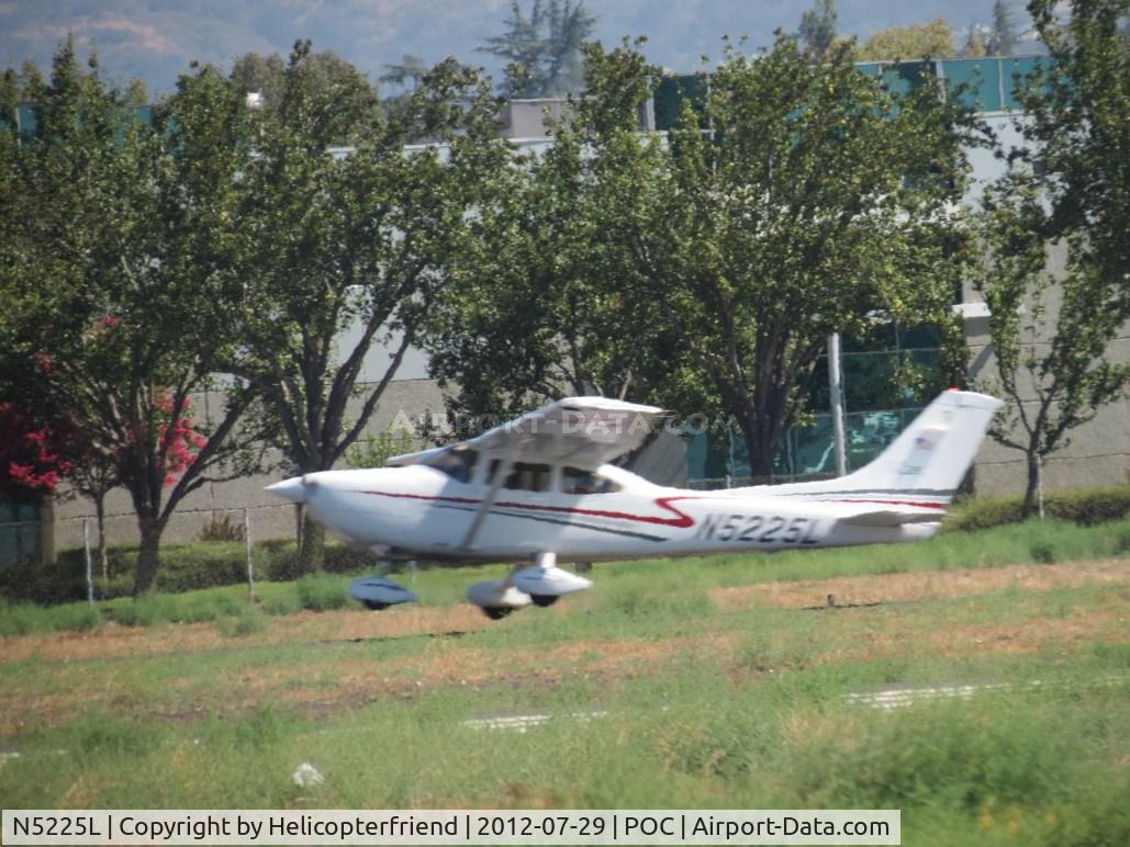 N5225L, 2002 Cessna 182T Skylane C/N 18281151, Lifting off from 26L