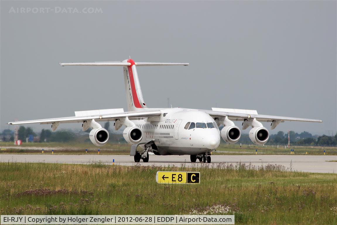 EI-RJY, 1997 British Aerospace Avro 146-RJ85 C/N E.2307, Lining up for a 