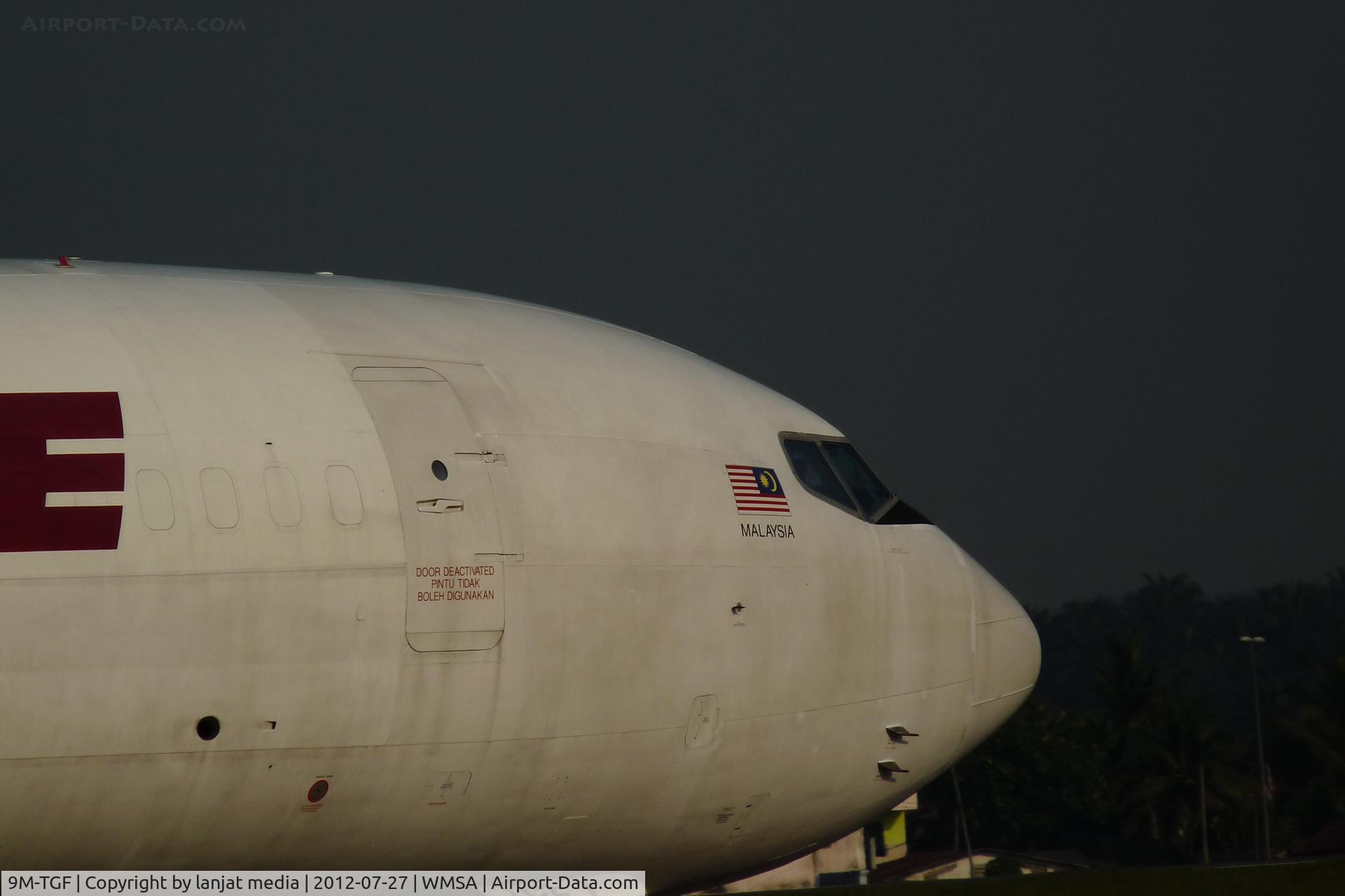 9M-TGF, 1979 Boeing 727-247/Adv(F) C/N 21698, Close Up