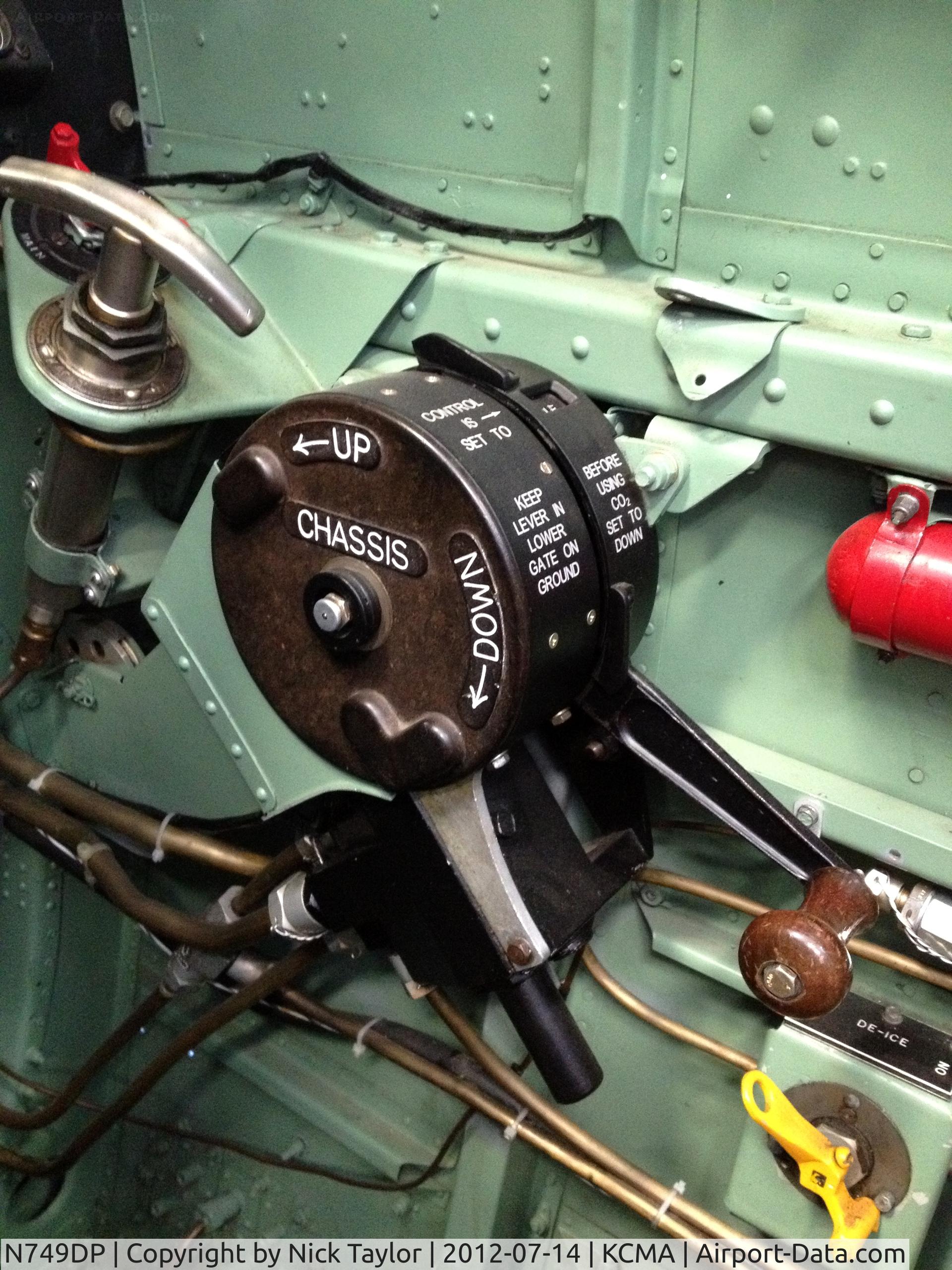 N749DP, 1945 Supermarine Spitfire XIV C/N 6S/583887, Landing gear lever detail