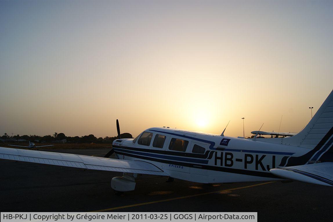 HB-PKJ, 1982 Piper PA-32-301T Saratoga C/N 32-8224007, HBPKJ at Cap Skirring (Sénégal) on March 2011 (3ème TAS-Tour Aérien du Sénégal 2011)