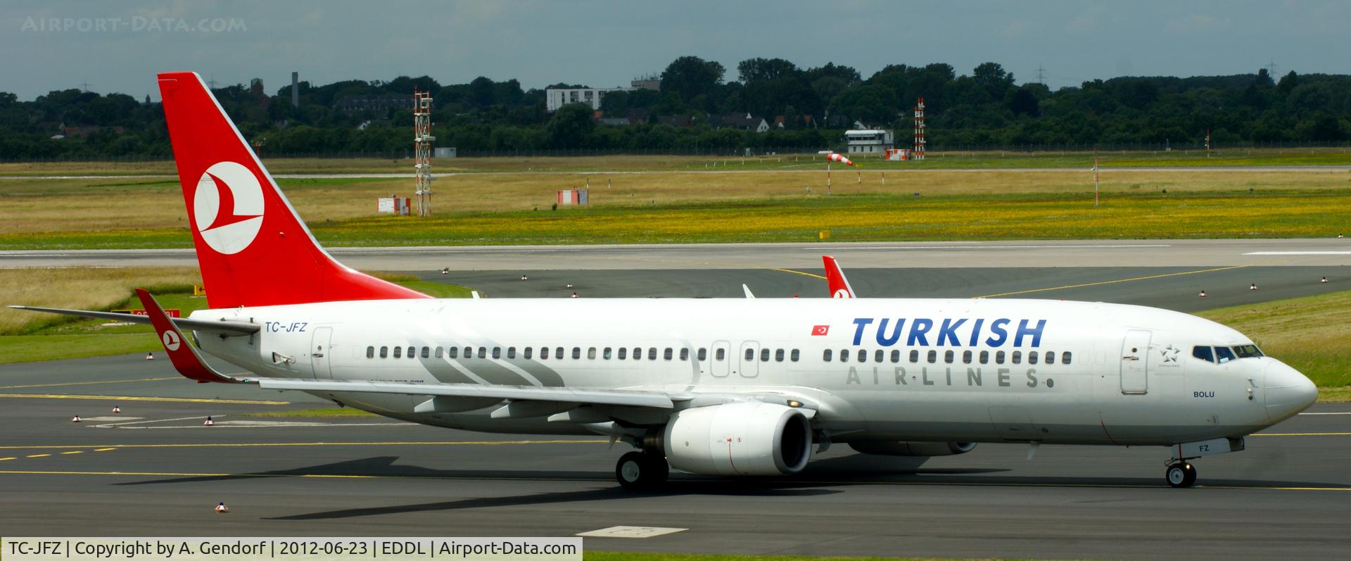TC-JFZ, 2000 Boeing 737-8F2 C/N 29784, Turkish Airlines, on the taxiway for departure at Düsseldorf Int´l (EDDL)