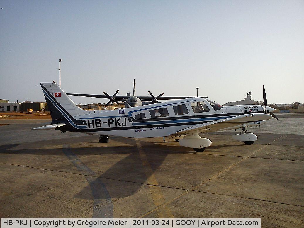 HB-PKJ, 1982 Piper PA-32-301T Saratoga C/N 32-8224007, HBPKJ at GOOY (Dakar/Senegal)