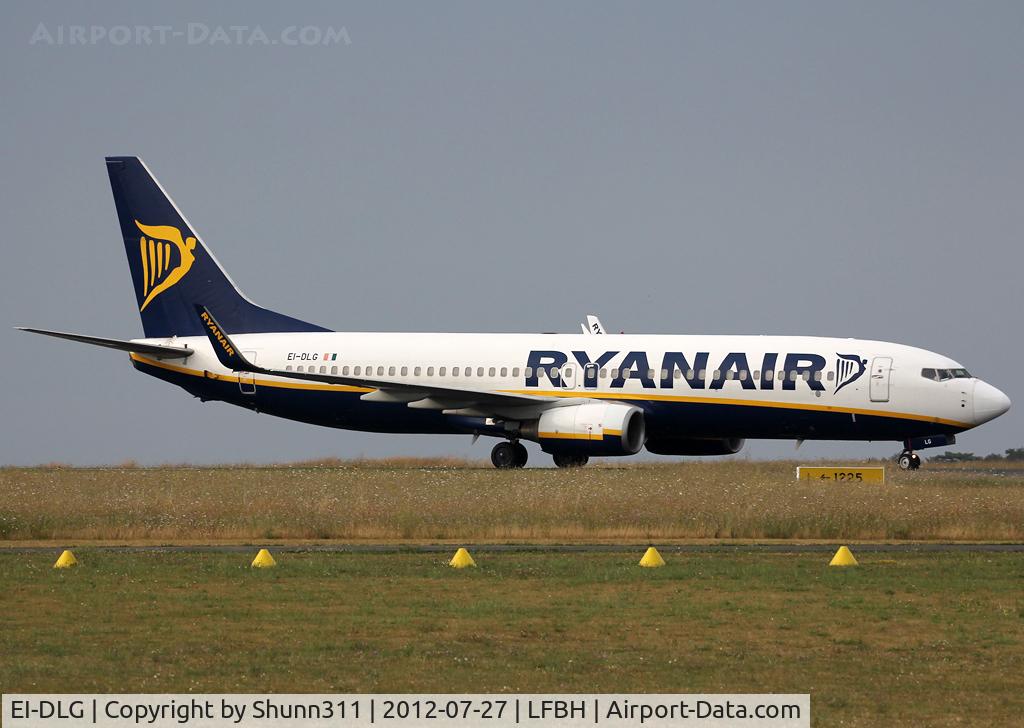 EI-DLG, 2006 Boeing 737-8AS C/N 33589, Taxiing to the Terminal