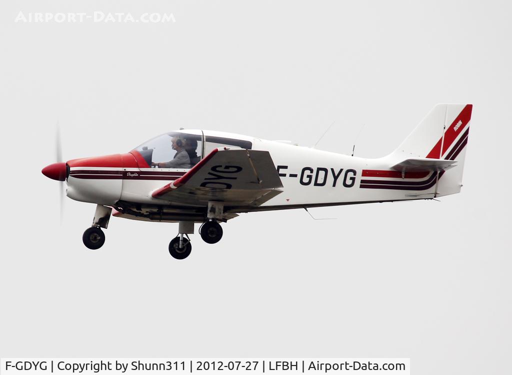 F-GDYG, Robin DR-400-120 C/N 1648, Taking off rwy 27