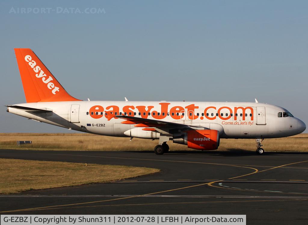 G-EZBZ, 2007 Airbus A319-111 C/N 3184, Taxiing to the Terminal...
