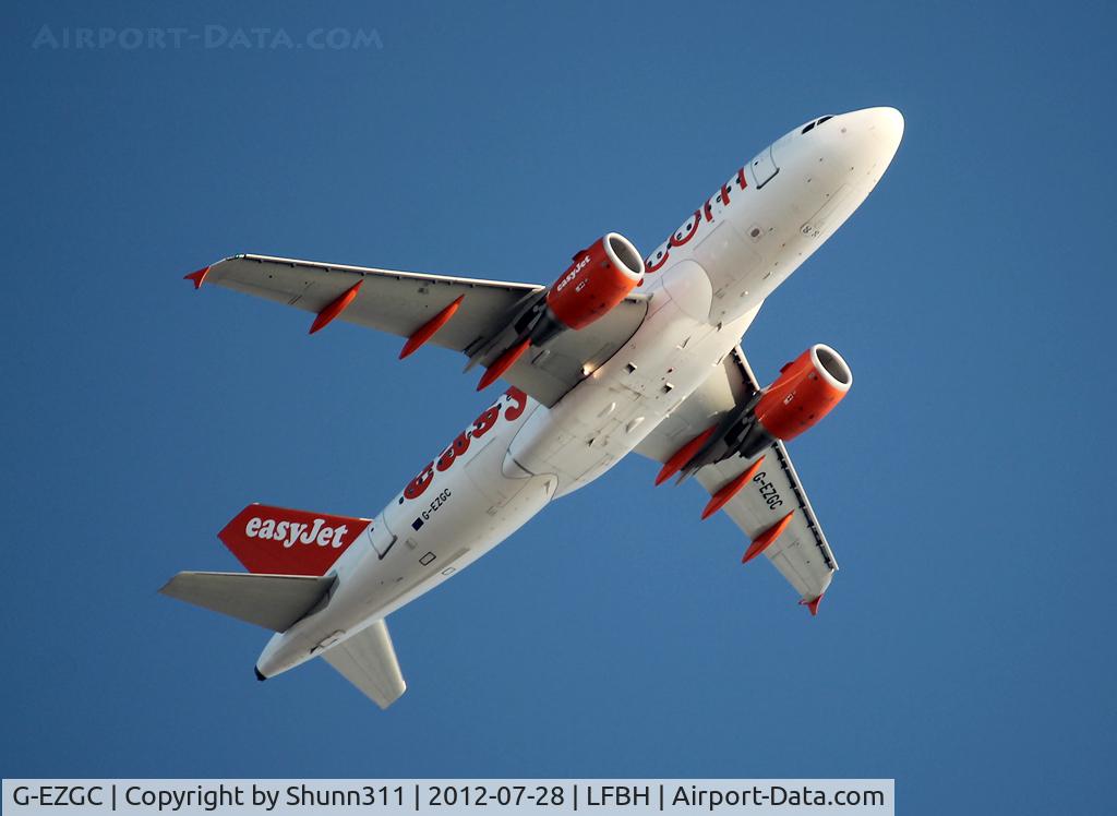 G-EZGC, 2010 Airbus A319-111 C/N 4444, Passing above the Airport for landing...