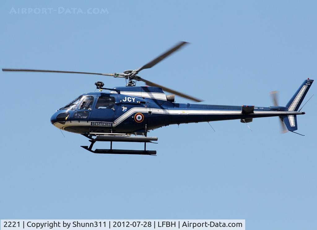 2221, Aérospatiale AS-350BA Ecureuil C/N 2221, Landing rwy 27