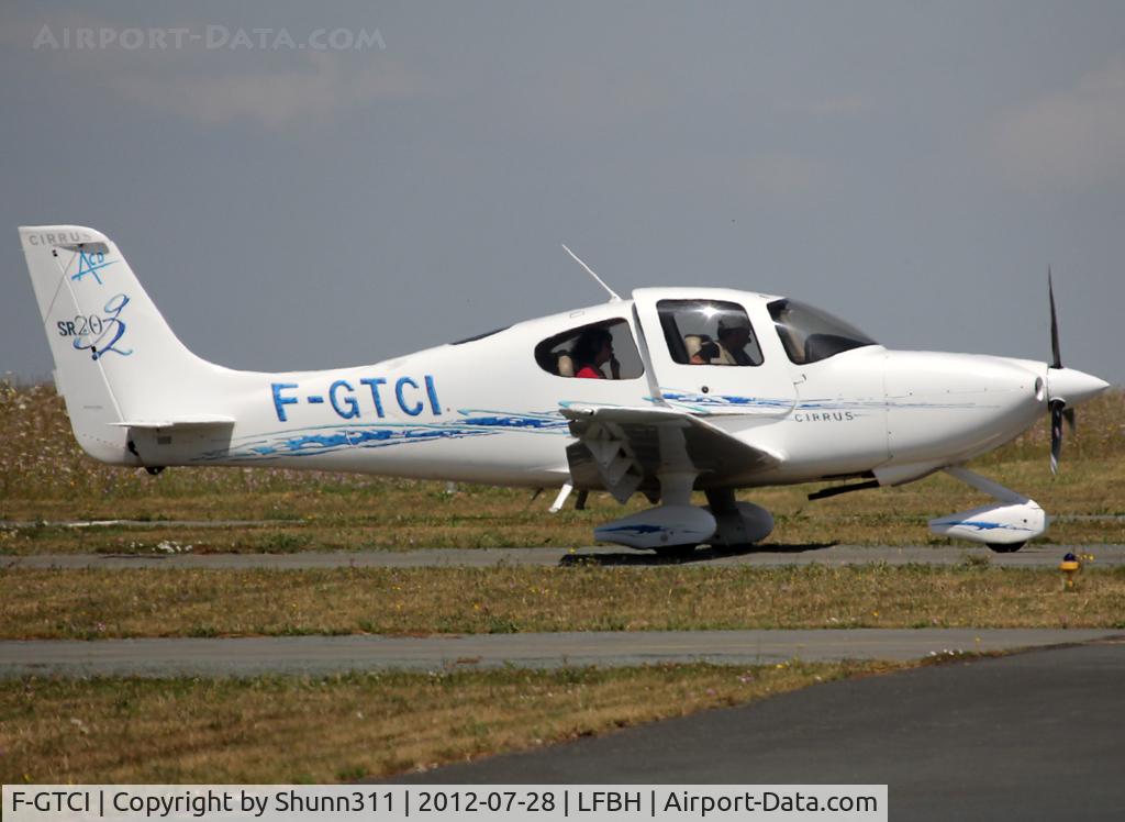 F-GTCI, 2007 Cirrus SR20 C/N 1768, Parked in the grass...