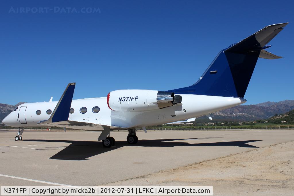 N371FP, 1999 Gulfstream Aerospace G-IV C/N 1371, Parked