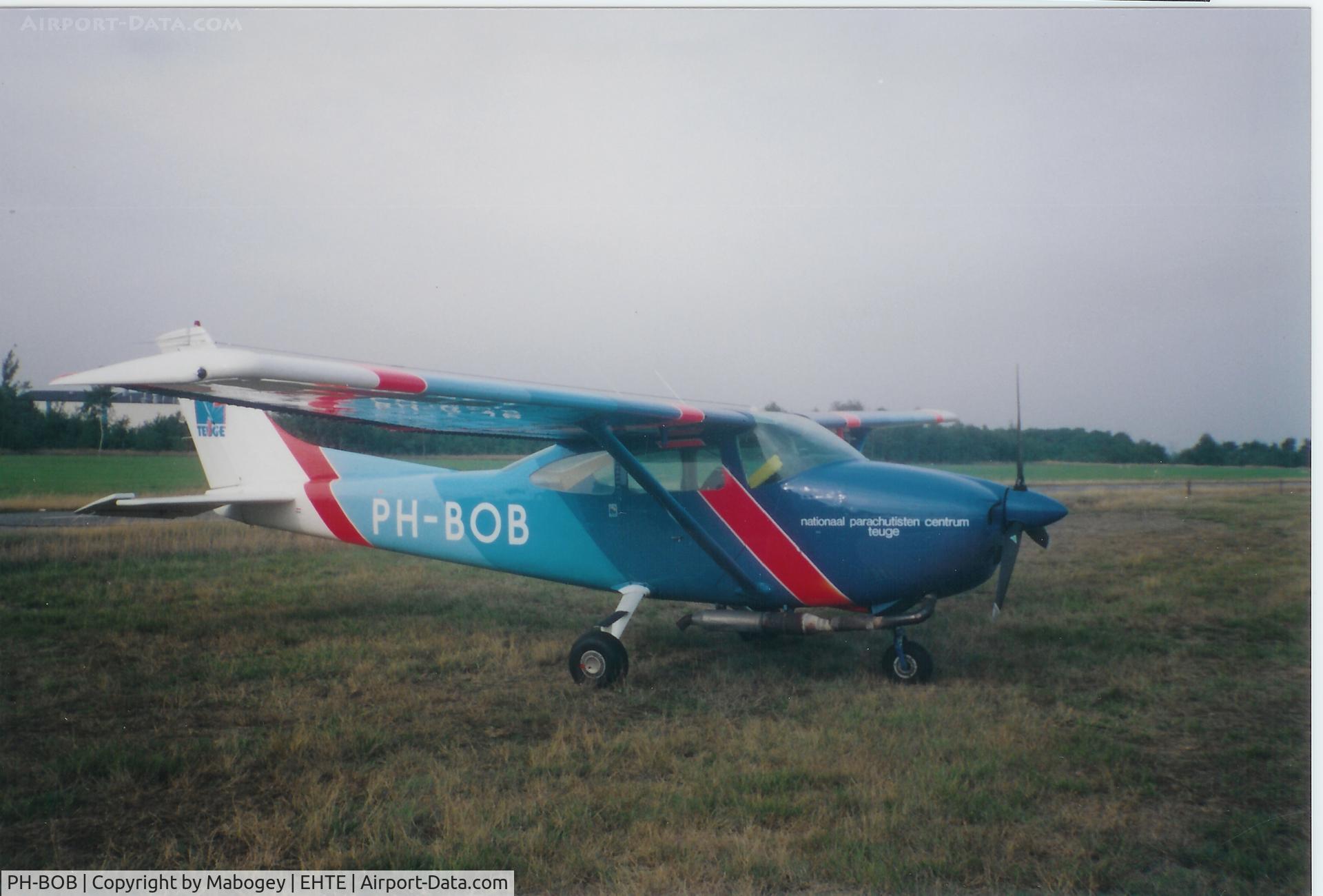 PH-BOB, 1976 Reims F182P II Skylane C/N F18264149/0044, The PH-BOB begin 90's