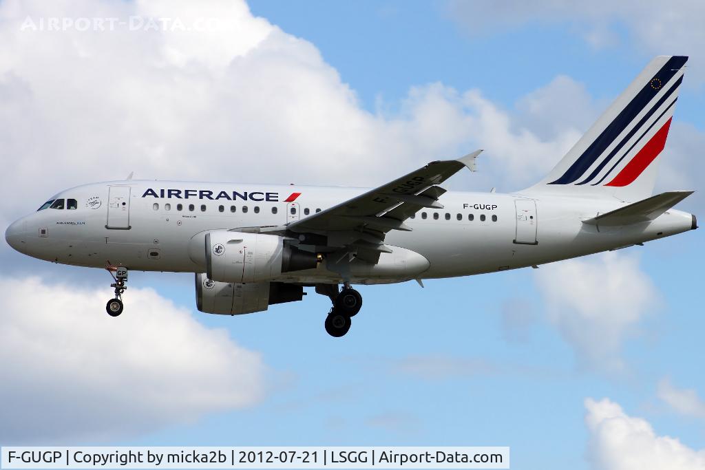 F-GUGP, 2006 Airbus A318-111 C/N 2967, Landing in 05
