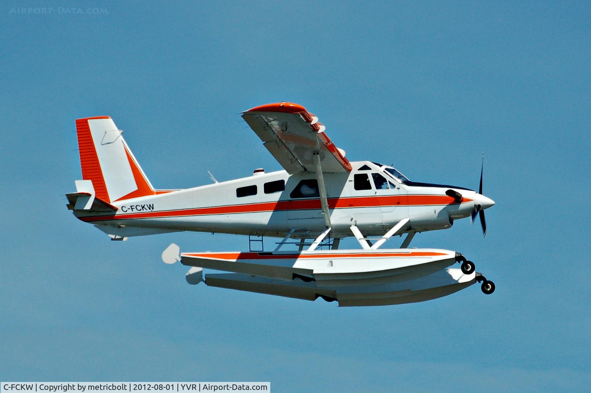 C-FCKW, 1968 De Havilland Canada DHC-2 Turbo Beaver Mk.3 C/N 1662TB36, landing on the Fraser