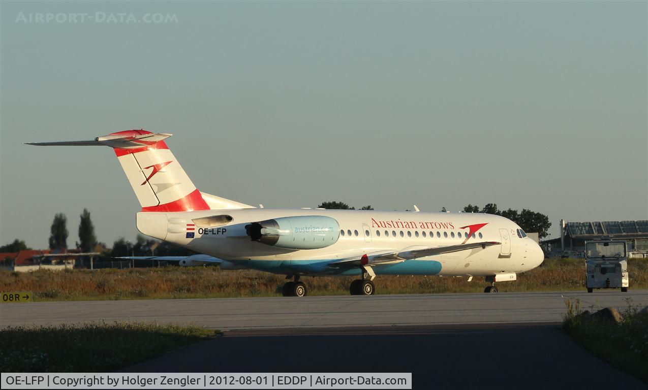 OE-LFP, Fokker 70 (F-28-0070) C/N 11560, Leaving parking position for returning flight to VIE....