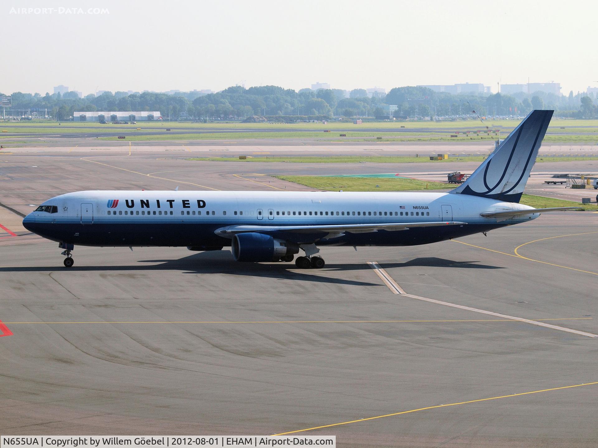 N655UA, 1992 Boeing 767-322/ER C/N 25393, Taxi to the gate of Schiphol Airport