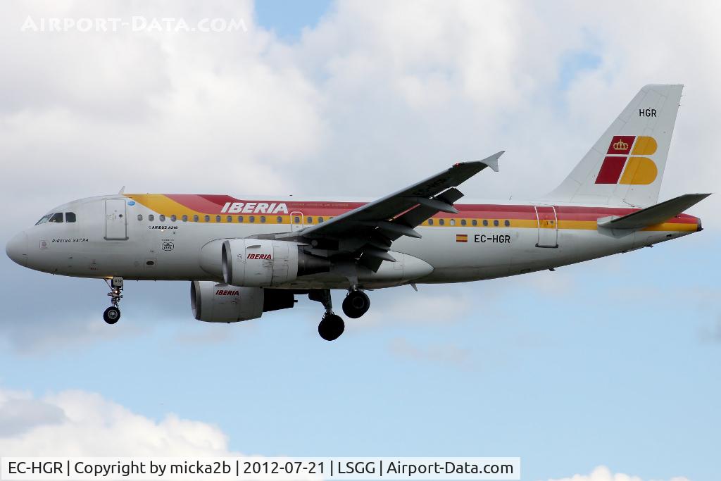 EC-HGR, 1999 Airbus A319-111 C/N 1154, Landing in 05