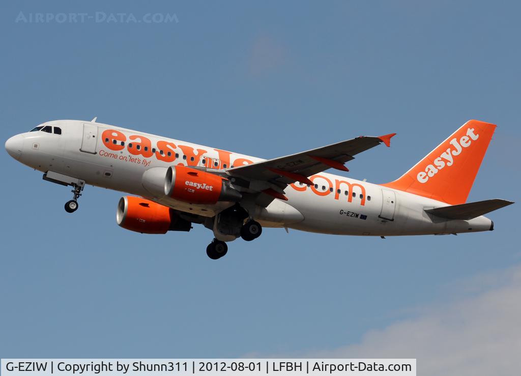 G-EZIW, 2005 Airbus A319-111 C/N 2578, Taking off rwy 27