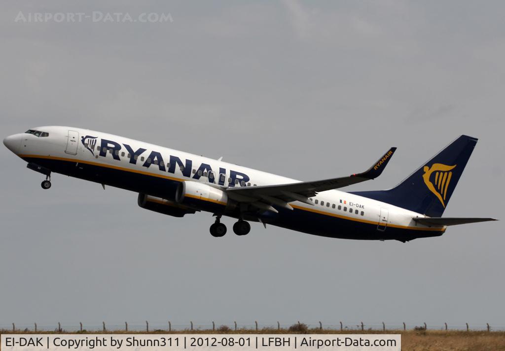 EI-DAK, 2003 Boeing 737-8AS C/N 33717, Taking off rwy 27