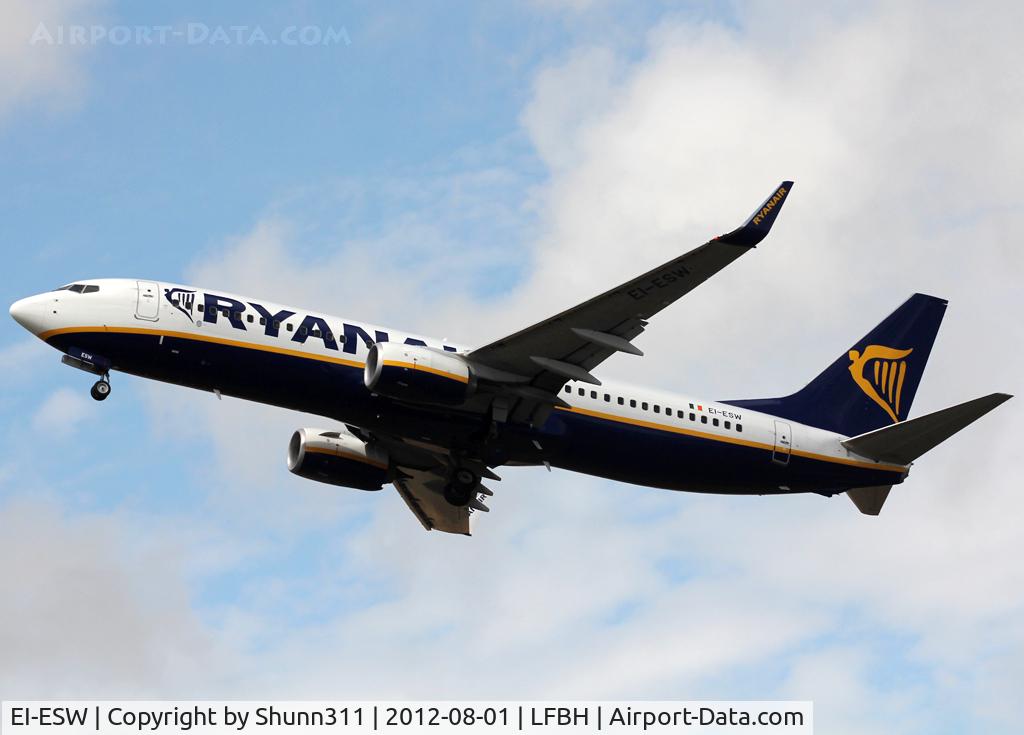 EI-ESW, 2011 Boeing 737-8AS C/N 34997, Taking off rwy 27
