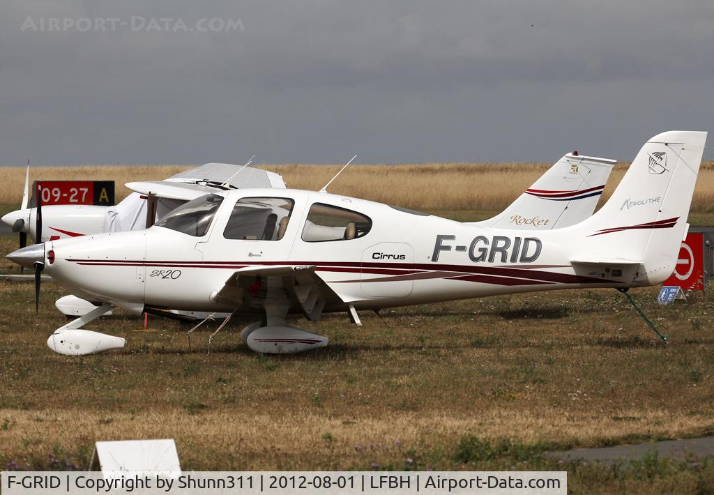 F-GRID, 2005 Cirrus SR20 C/N 1347, Parked in the grass