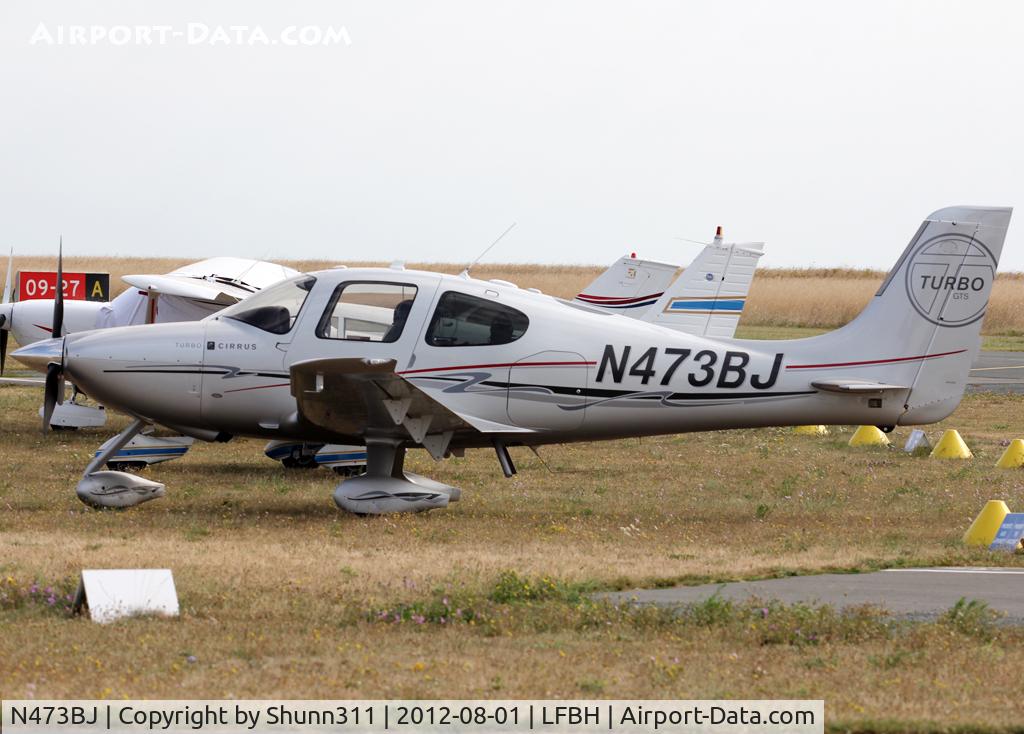 N473BJ, Cirrus SR22T Turbo C/N 3700, Parked in the grass