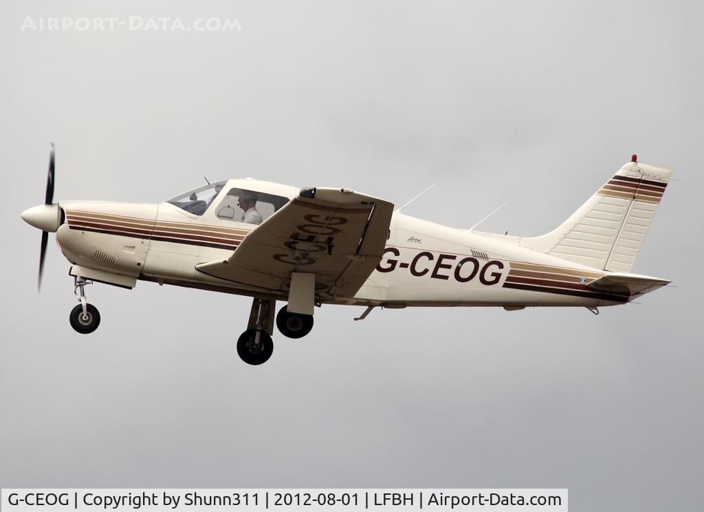 G-CEOG, 1989 Piper PA-28R-201 Cherokee Arrow III C/N 2837025, Taking off rwy 27