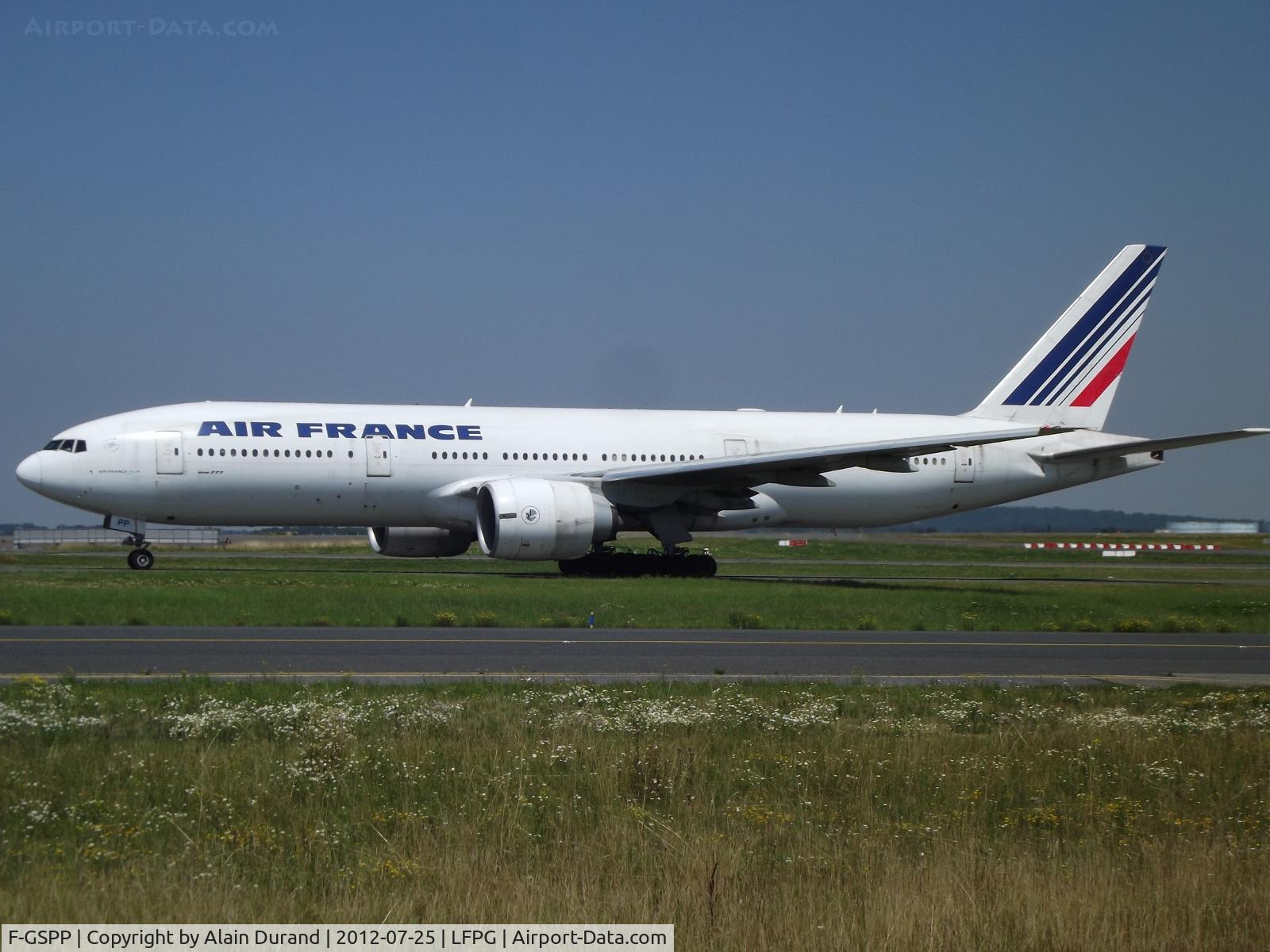 F-GSPP, 2001 Boeing 777-228/ER C/N 30615, C/N 327, also clad in the previous dress variation.
