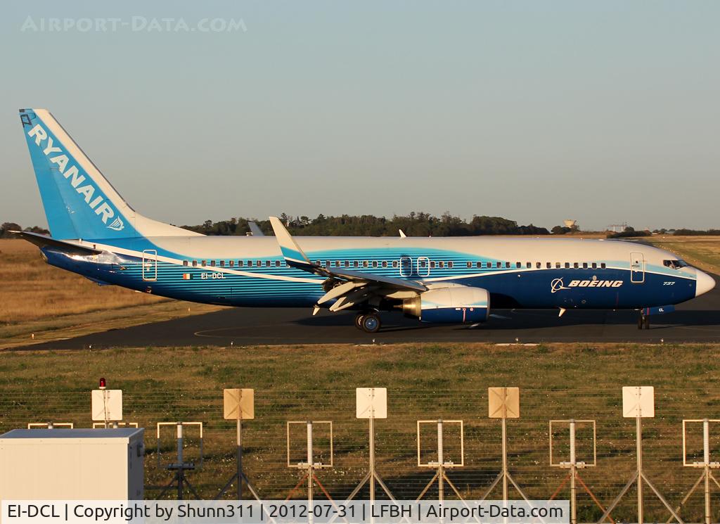 EI-DCL, 2004 Boeing 737-8AS C/N 33806, Arriving fron STD and backtracking rwy 27 to the Terminal... Dreamliner c/s :)