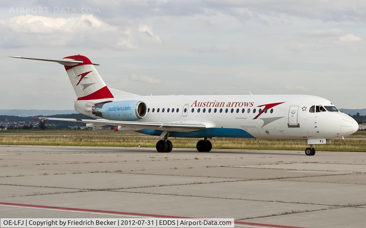 OE-LFJ, 1995 Fokker 70 (F-28-0070) C/N 11532, taxying to the gate
