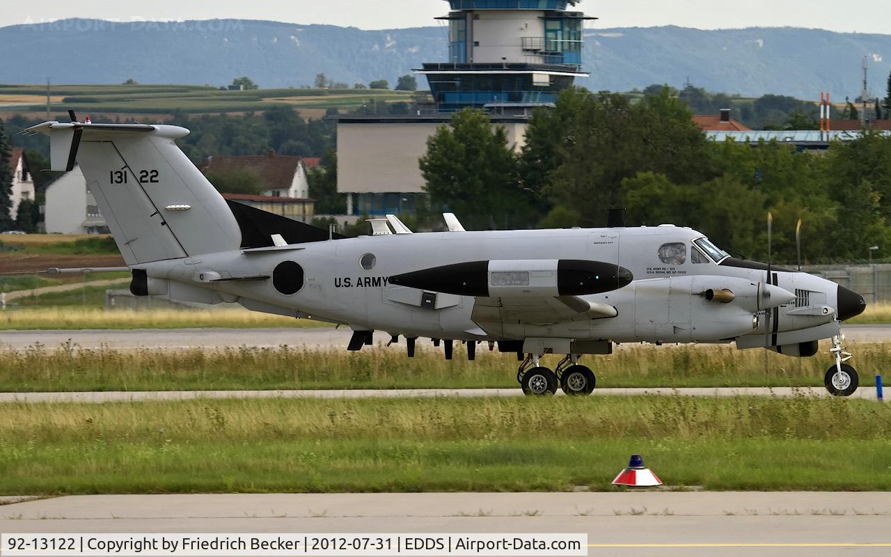 92-13122, 1992 Beech RC-12X Guardrail C/N FE-28, taxying to the active