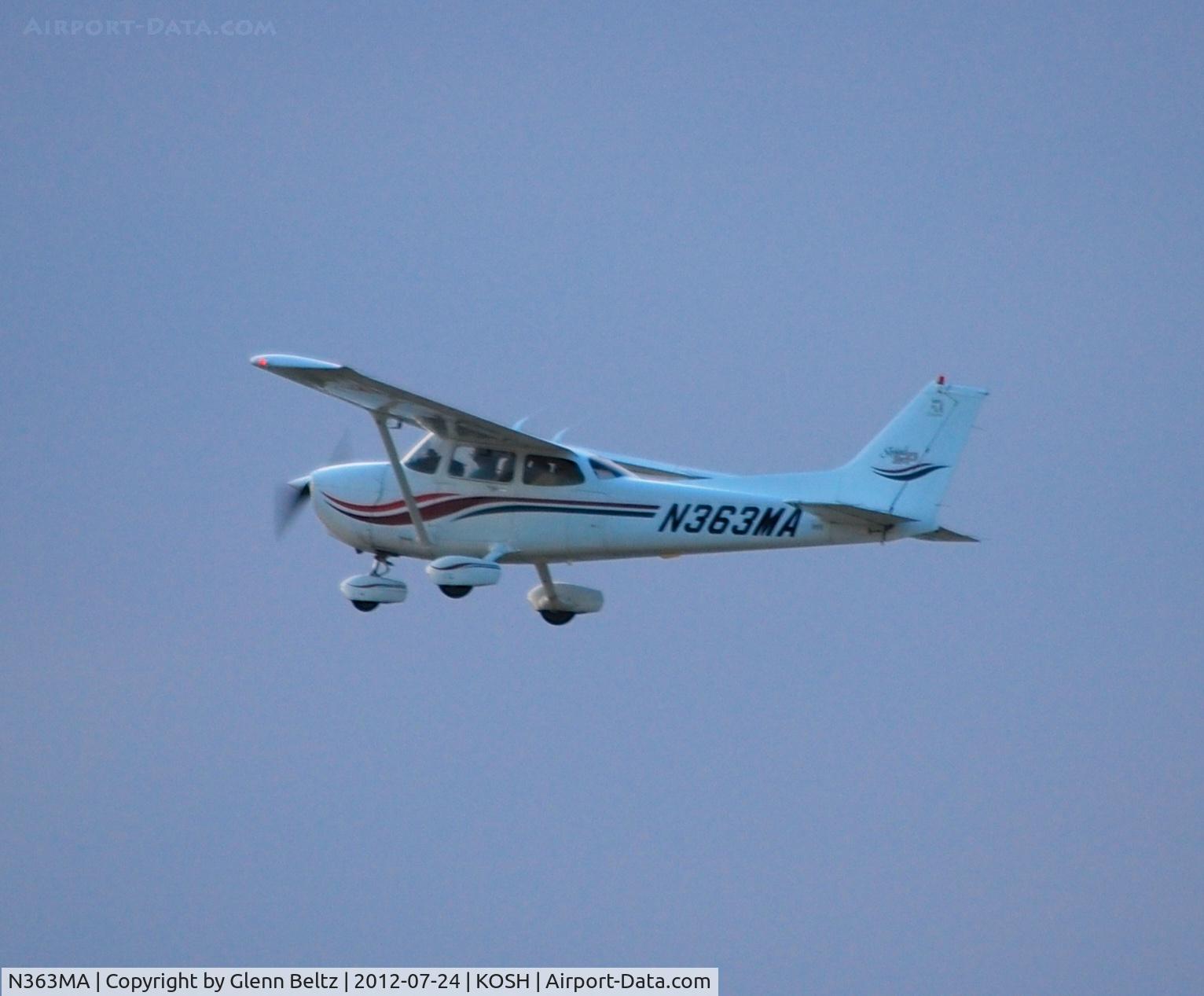 N363MA, 1998 Cessna 172S C/N 172S8006, Departing EAA Airventure/Oshkosh on 24 July 2012.