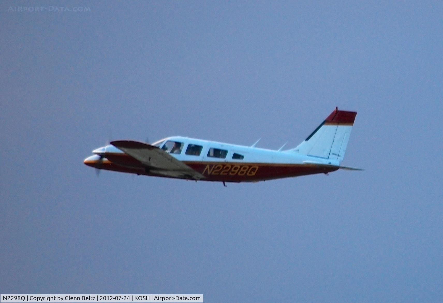 N2298Q, 1977 Piper PA-34-200T Seneca II C/N 34-7770185, Departing EAA Airventure/Oshkosh on 24 July 2012.