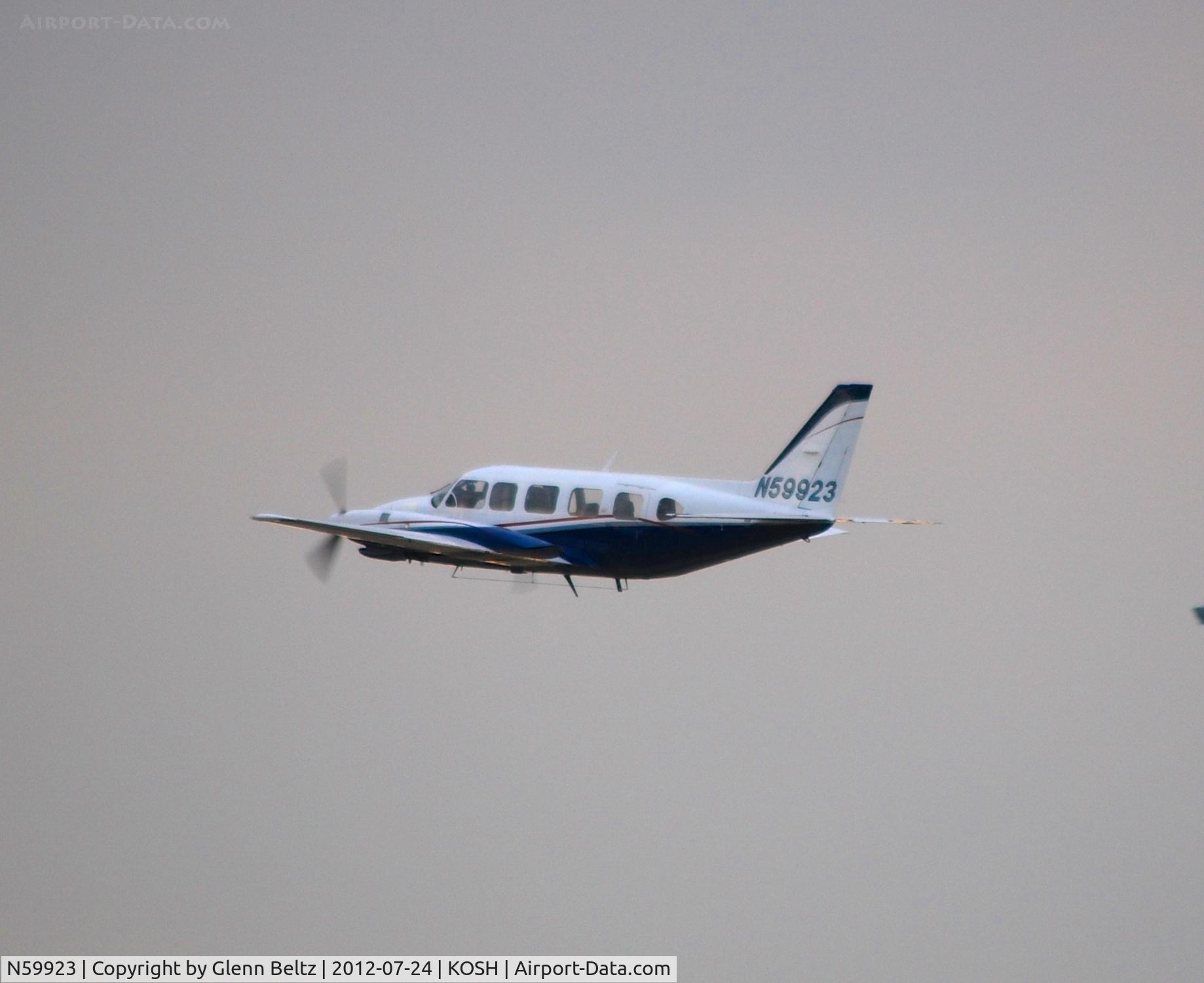 N59923, 1975 Piper PA-31-350 Chieftain C/N 31-7552040, Departing EAA Airventure/Oshkosh on 24 July 2012.