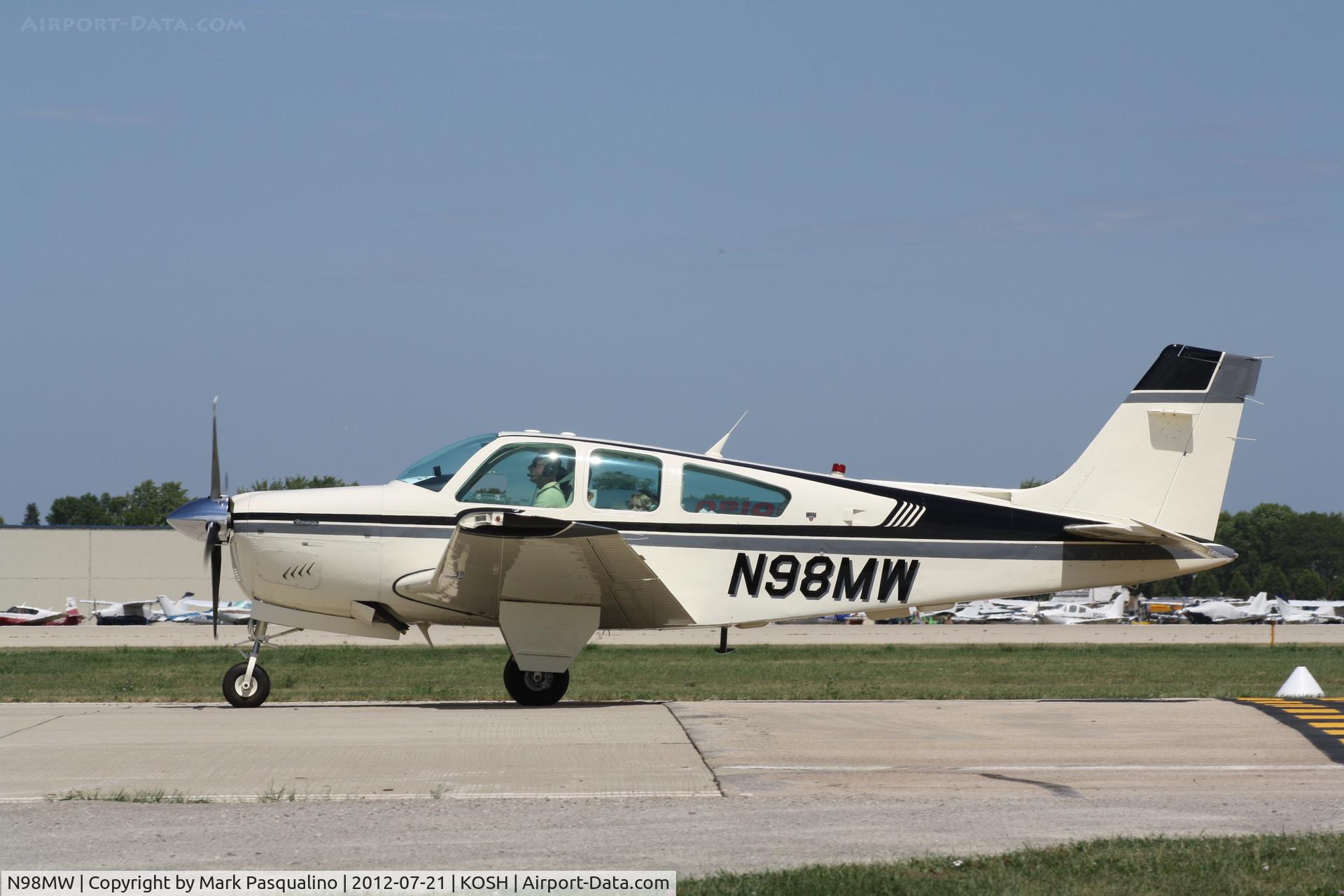 N98MW, 1988 Beech F33A Bonanza C/N CE-1228, Beech F33A
