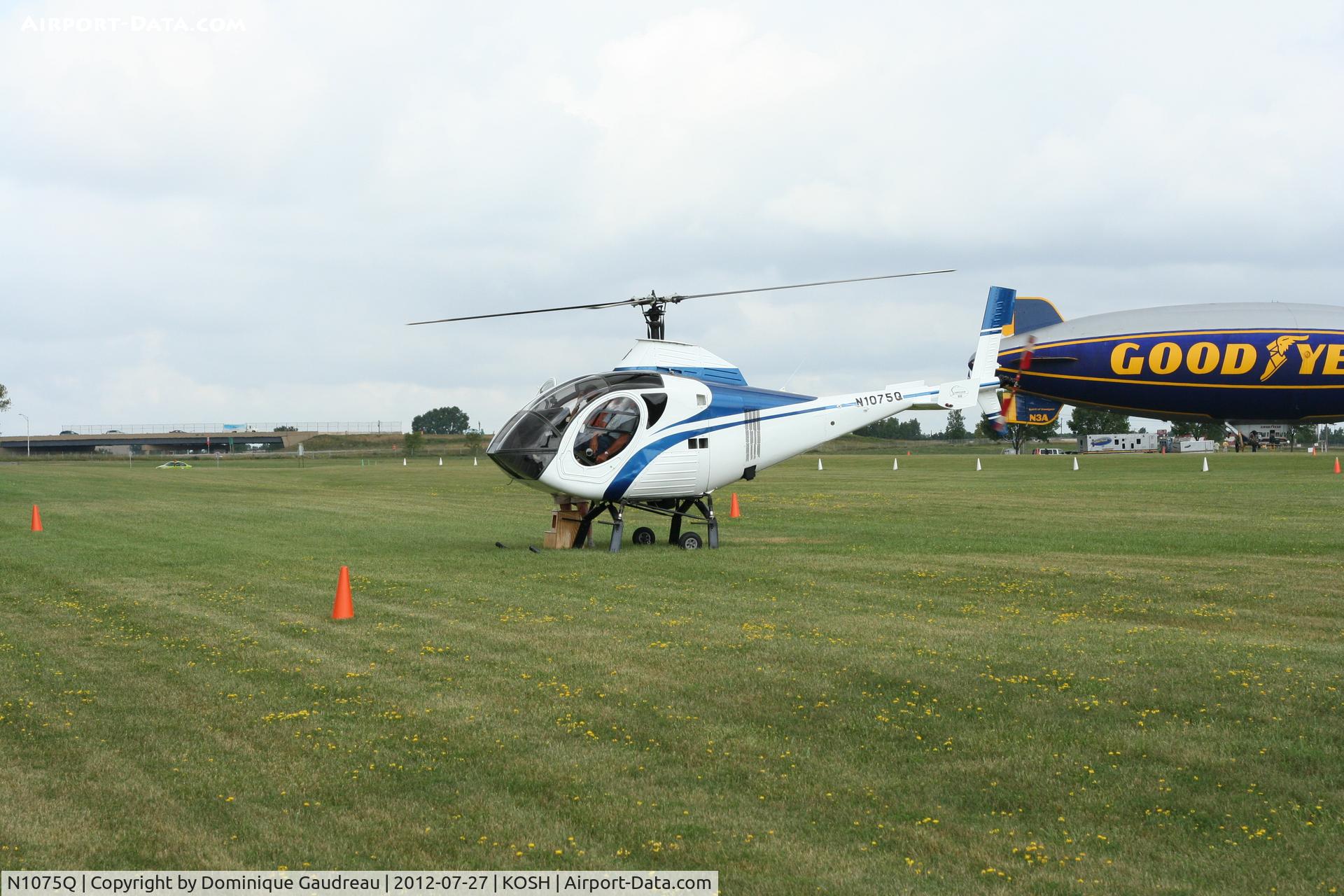 N1075Q, 1996 Schweizer 269D C/N 0015, Photo from oshkosh