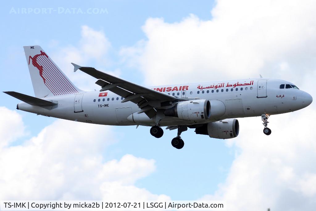 TS-IMK, 1998 Airbus A319-114 C/N 880, Landing in 05