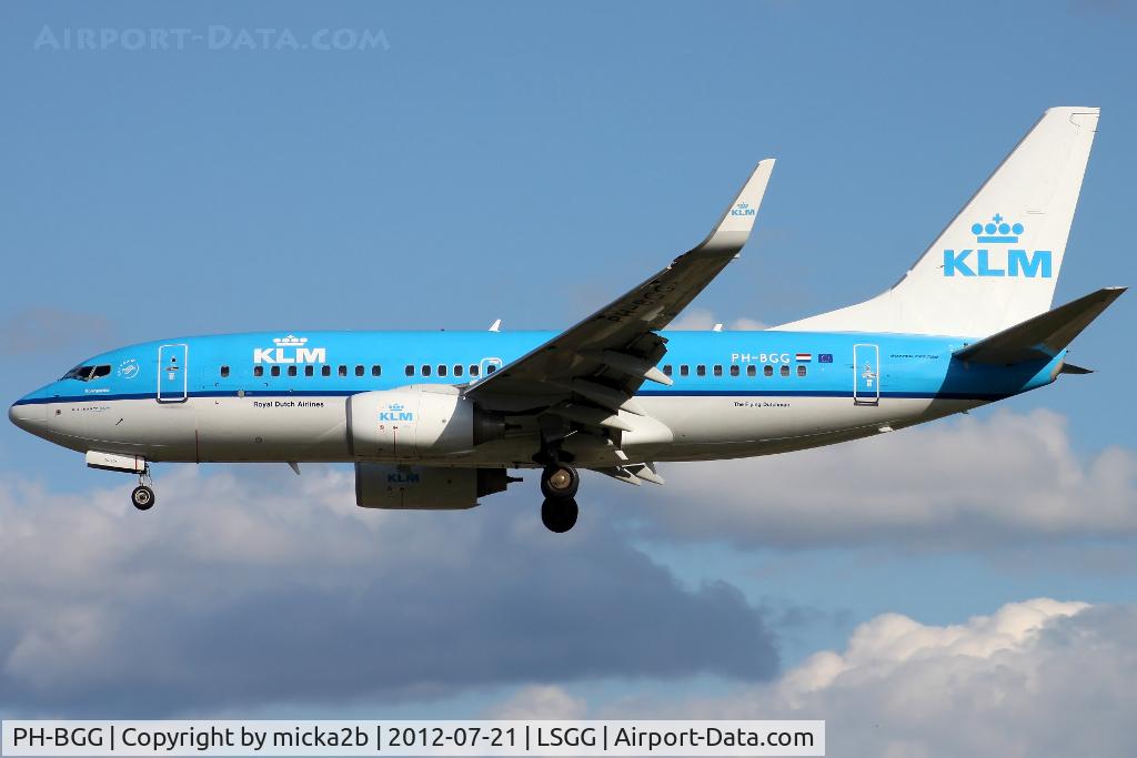 PH-BGG, 2009 Boeing 737-7K2 C/N 30367, Landing in 05
