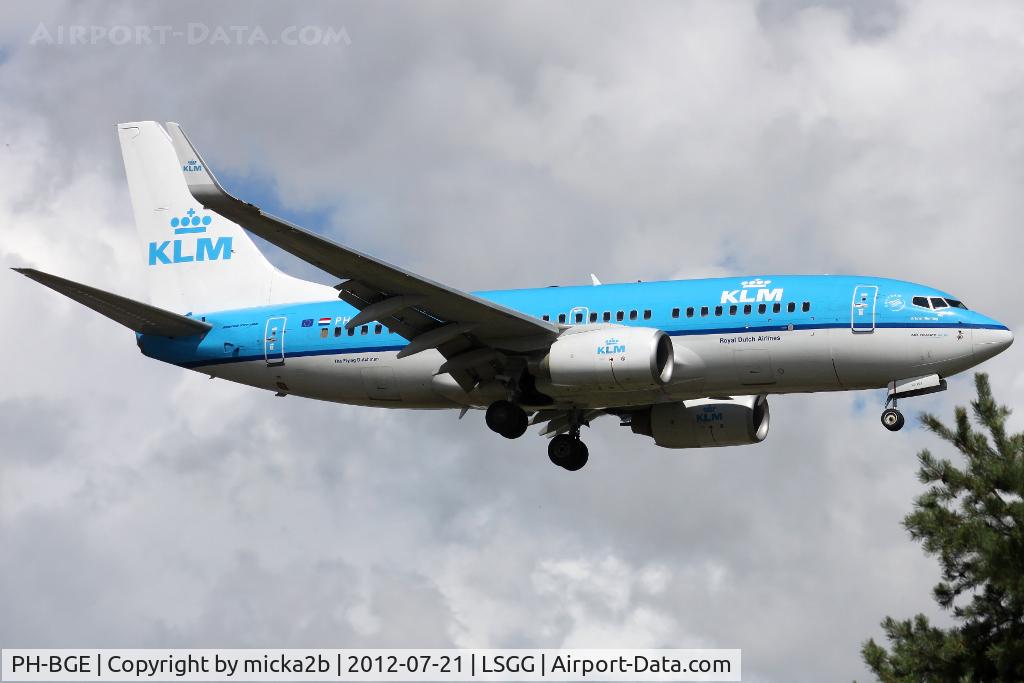 PH-BGE, 2008 Boeing 737-7K2 C/N 30371, Landing in 05