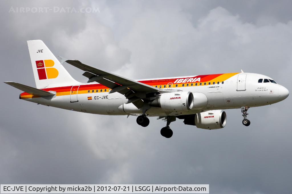 EC-JVE, 2006 Airbus A319-111 C/N 2843, Landing in 05. Scrapped in november 2020