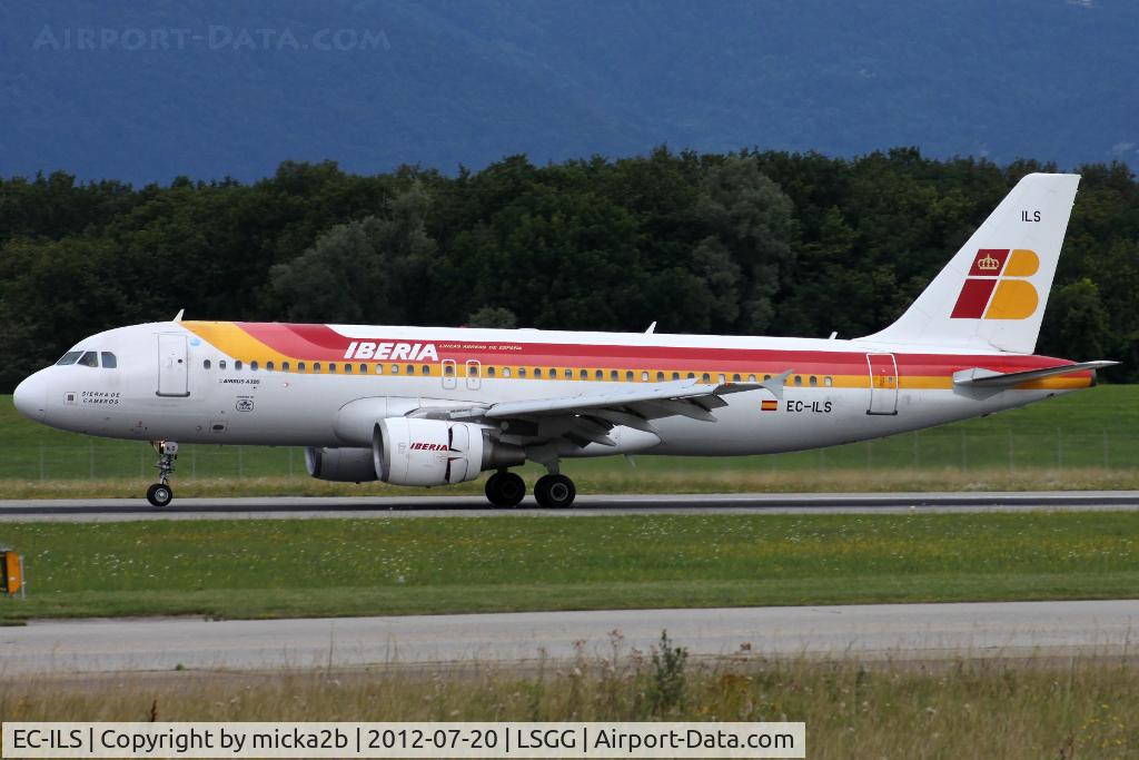 EC-ILS, 2002 Airbus A320-214 C/N 1809, Landing in 23