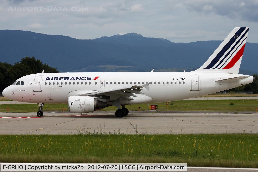 F-GRHO, 2000 Airbus A319-111 C/N 1271, Departure to Take off. Scrapped in december 2022.