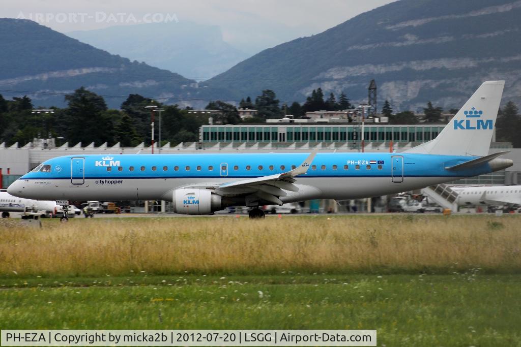 PH-EZA, 2008 Embraer 190LR (ERJ-190-100LR) C/N 19000224, Take off in 05