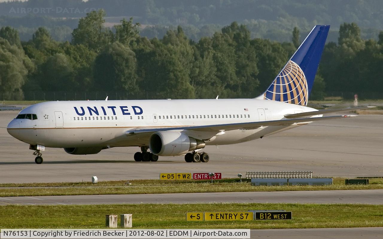 N76153, 2000 Boeing 767-224 (ER) C/N 30432, taxying to the gate