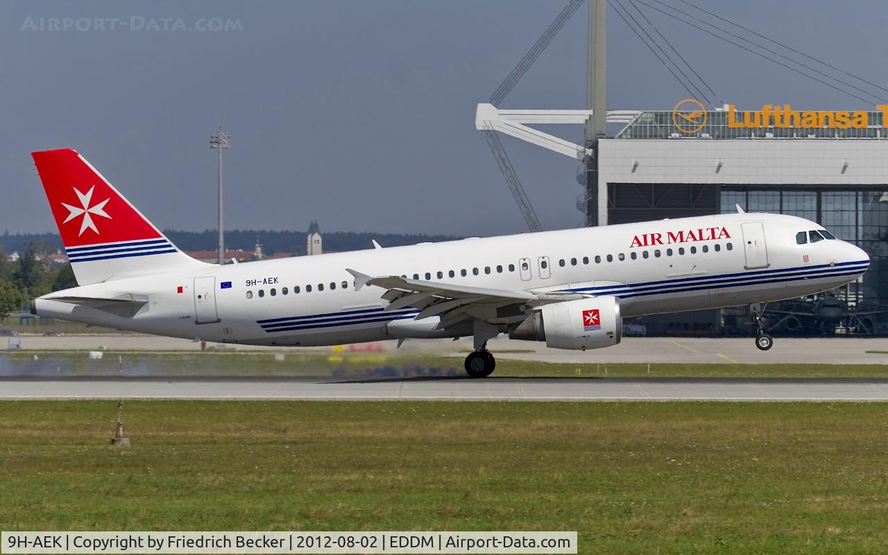 9H-AEK, 2004 Airbus A320-211 C/N 2291, touchdown
