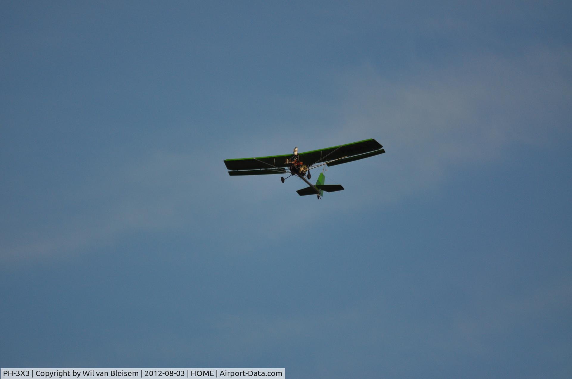 PH-3X3, 2005 Moyes Dragonfly C/N C89, Fly over again