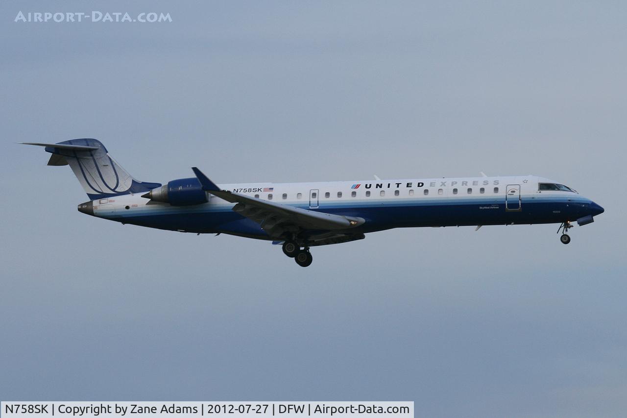 N758SK, 2005 Bombardier CRJ-701ER (CL-600-2C10) Regional Jet C/N 10222, Landing at DFW Airport